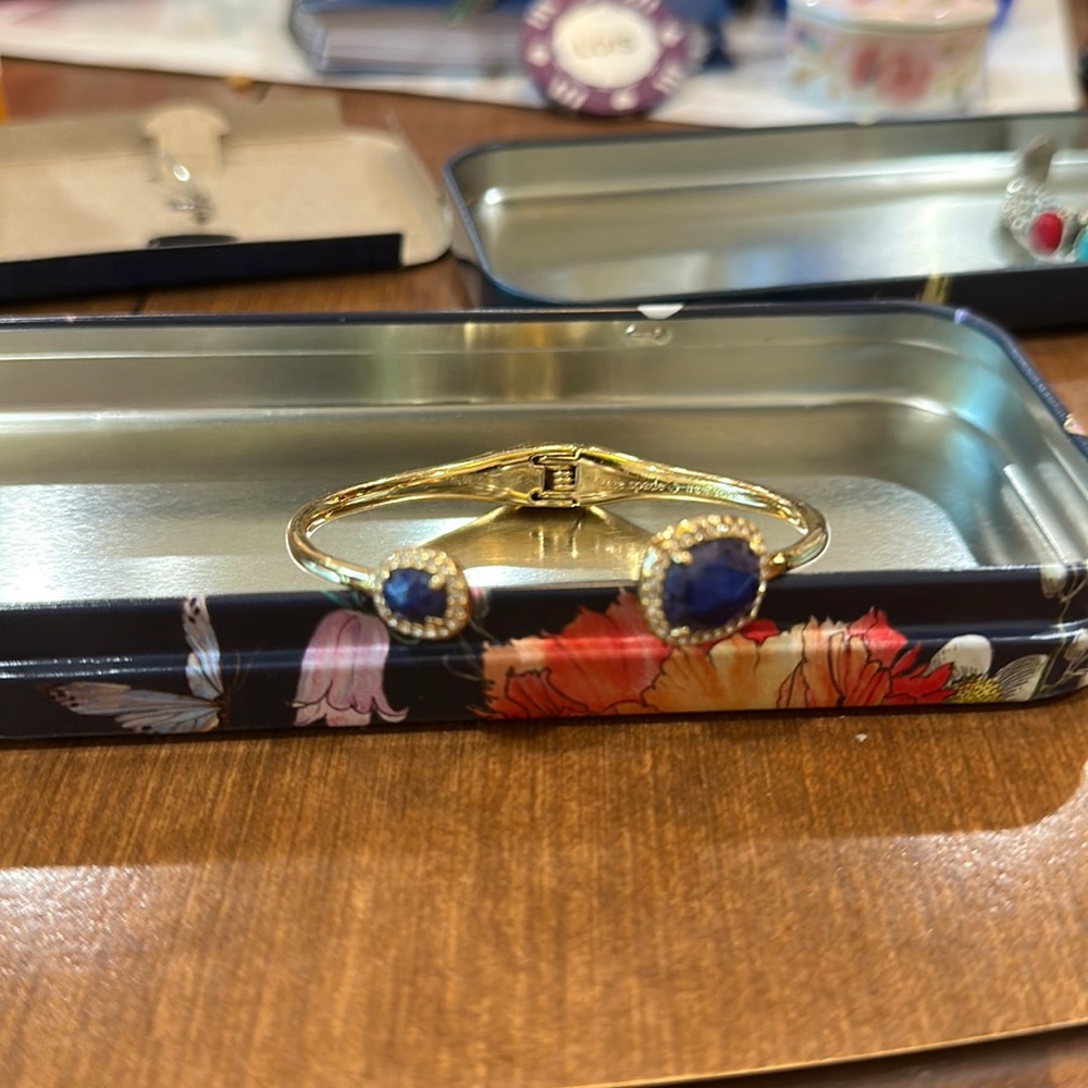 Fashion bracket. Gold with blue 2 blue stones